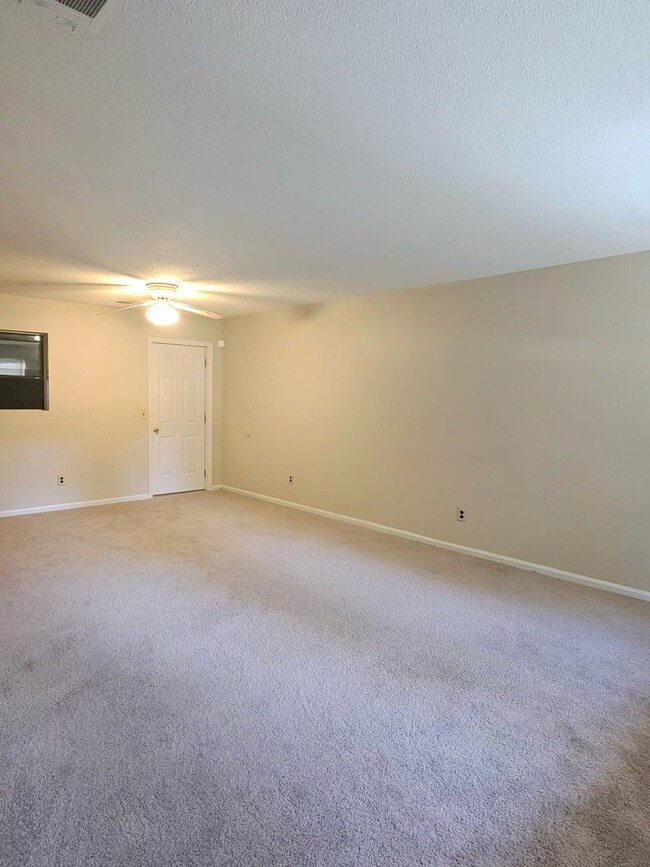 130 Pointe S Dr