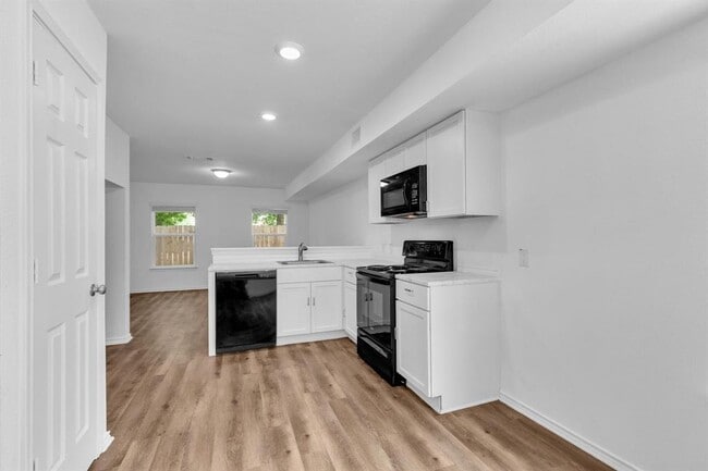 Photo - 350 Debus Dr