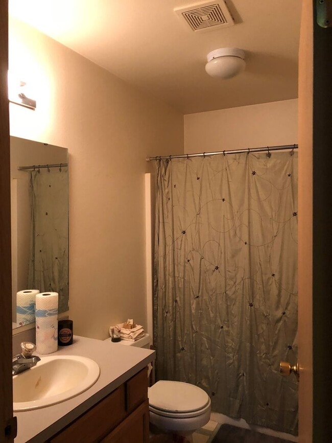 257 NW Clay Ct