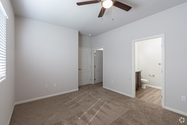 3BR, 2BA - 1,204SF