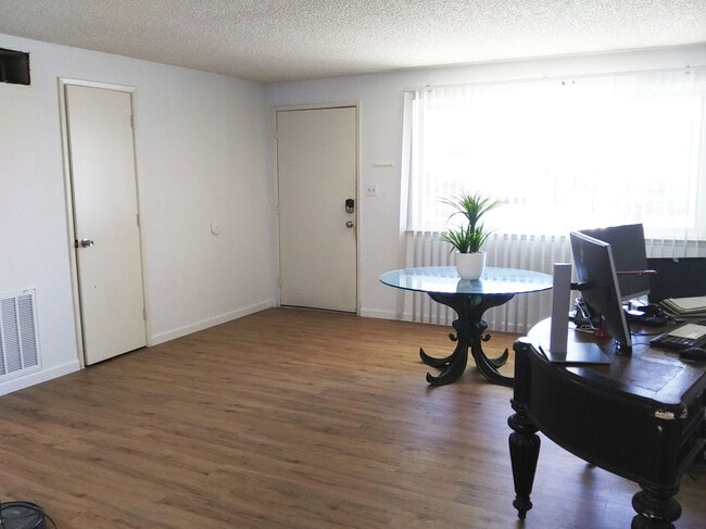 Entrance - 3102 Douglas Dr