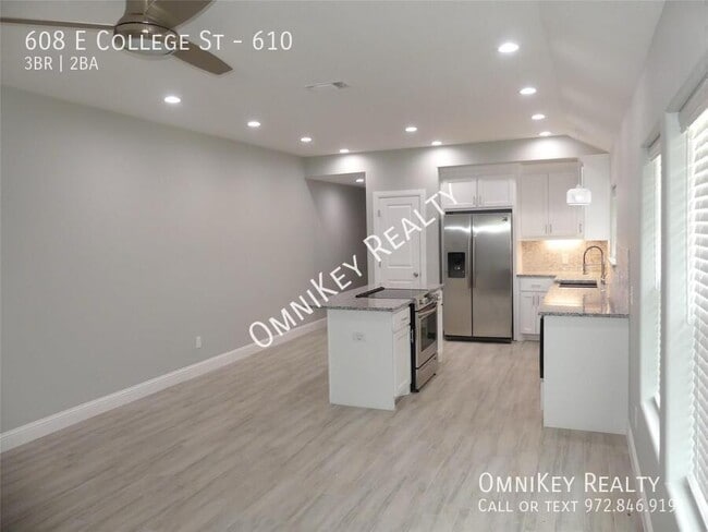 Photo - 608 E College St Unit 610