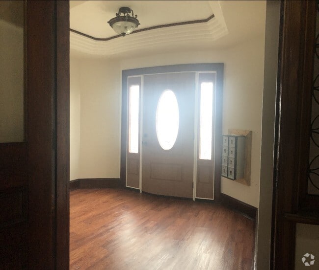 Building Photo - 208 Main St Rental