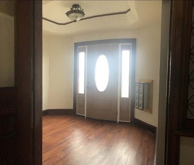 Building Photo - 208 Main St Rental