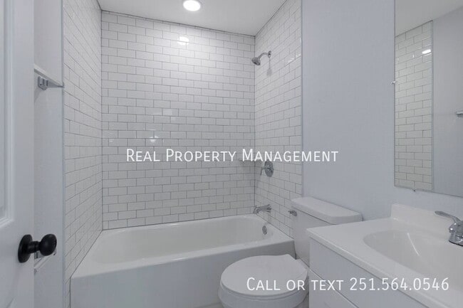 Photo - 5023 Santos Dr W