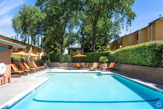 Photo - Folsom Gateway