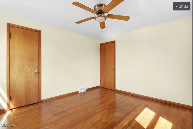 Gorgeous hard wood floors - 3340 W 210th St