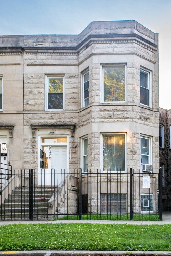 Building Photo - 6434 S Eberhart Ave Unit 2 Rental