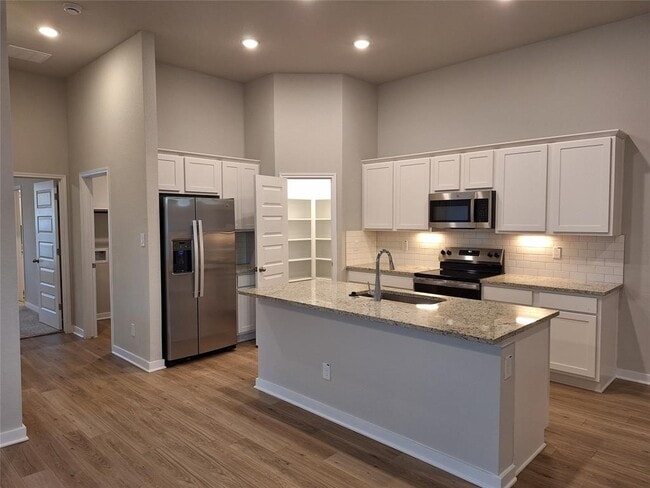 Photo - 758 Staglin St