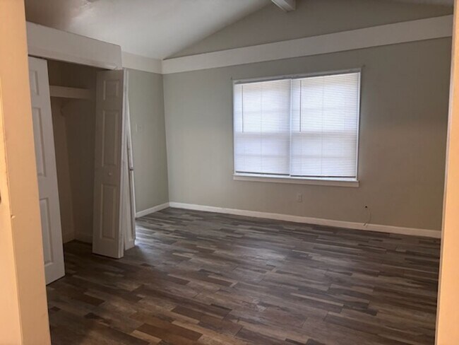 Photo - 2860 Charleston Dr