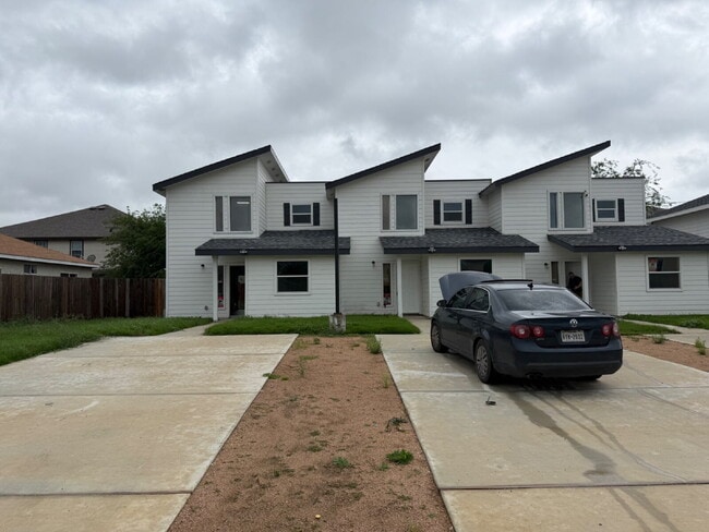 Building Photo - 7651 Oak Chase Unit 2