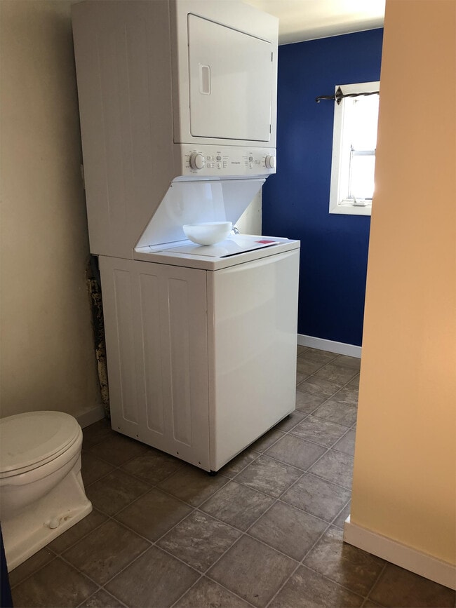 Photo - 129 1/2 W 3rd St