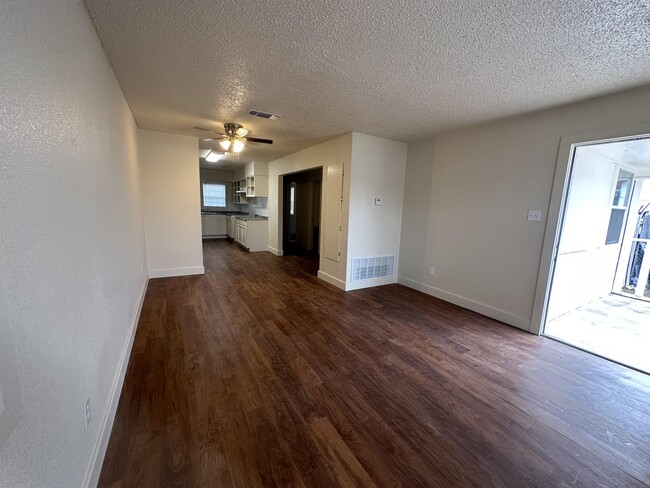 Photo - 5635 Avenue B