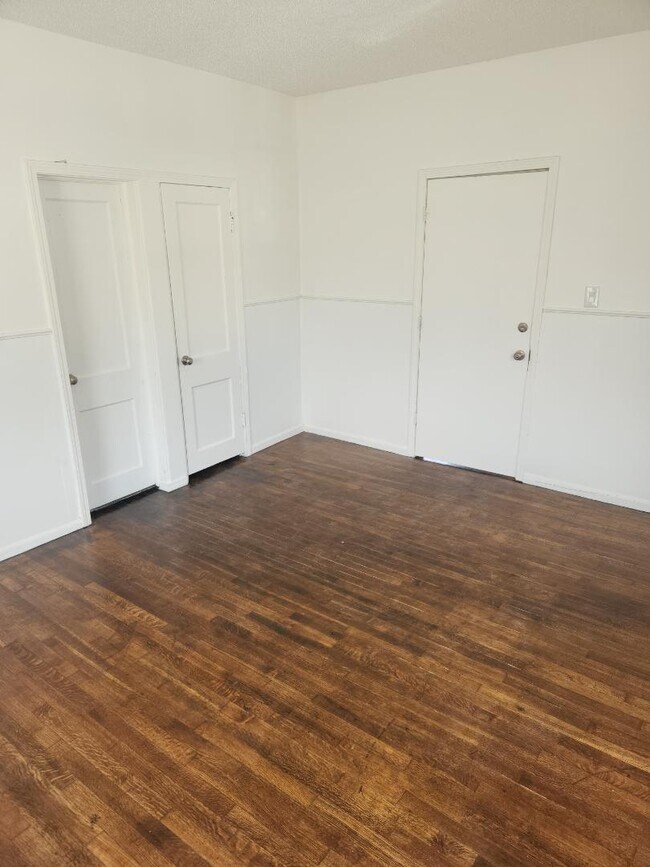 Photo - 1223 N Chautauqua Ave