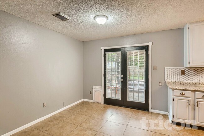 Photo - 3416 Tulip Ln