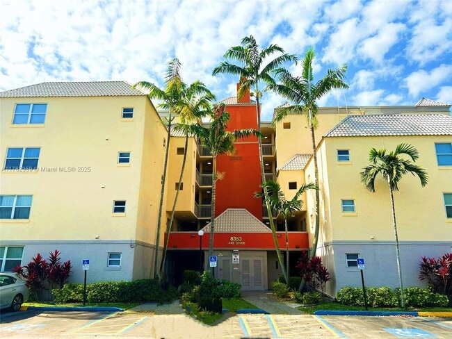 Building Photo - 8353 Lake Dr Unit 303 Rental