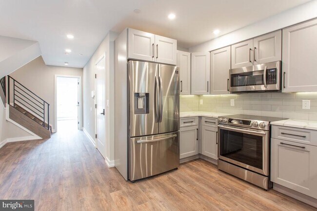 Photo - 1619 Bainbridge St Unit 3