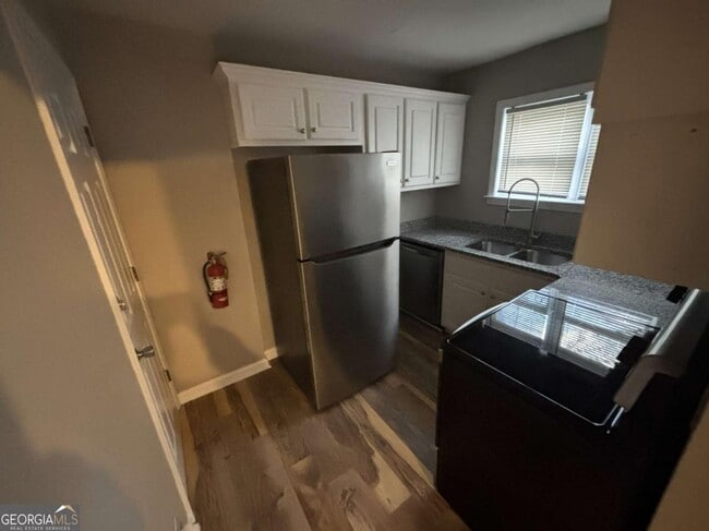 Photo - 625 Simmons St