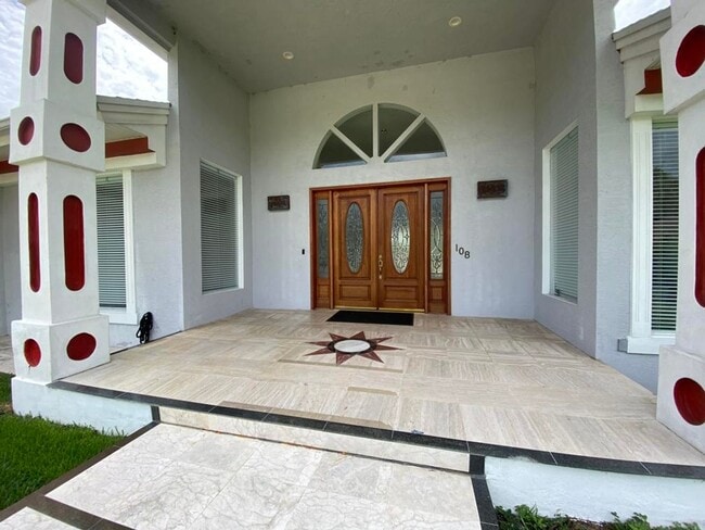 Photo - Spacious 3/2 with In-Law Suite