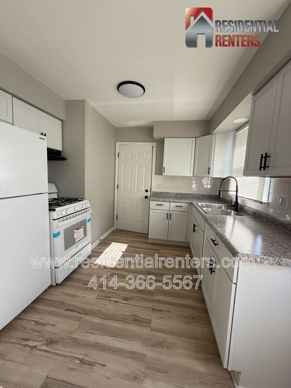 Photo - 5824 N 117th St Unit Right Side