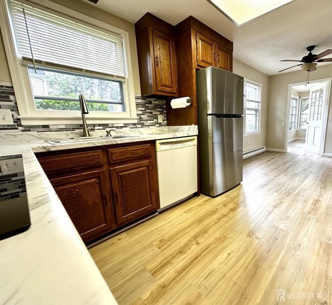 Photo - 242 Marblehead Ln Unit B