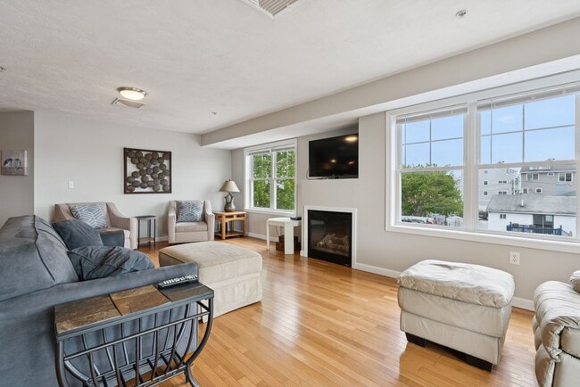 Photo - 170 E Grand Ave Unit Belle Mer  8