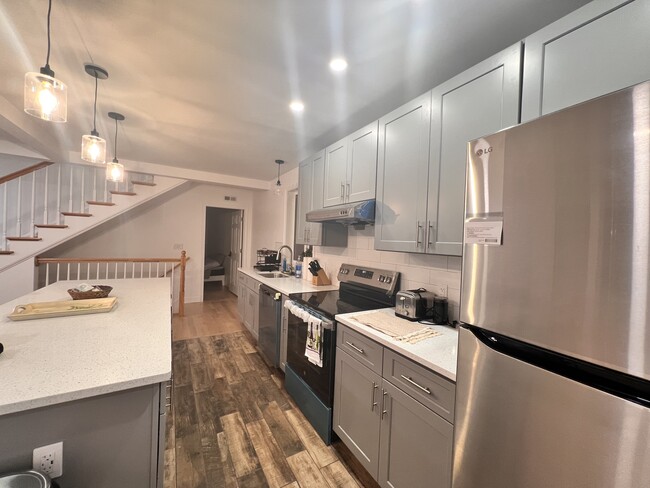 Building Photo - 18 Autumn St Unit B1