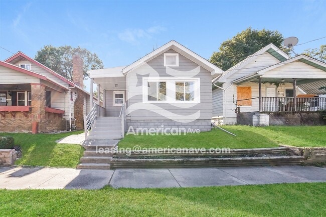 Building Photo - 608 E Thrush Ave