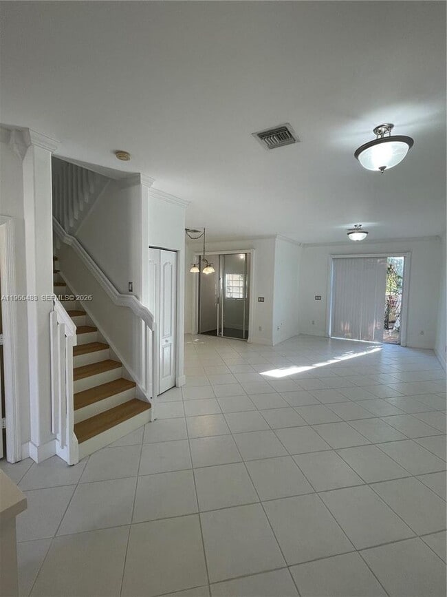 Photo - 703 NE 195th St