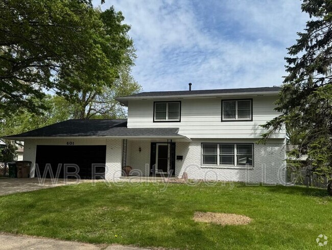 Building Photo - 601 34th St Rental