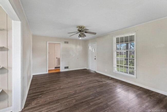 Photo - 417 E Claude St