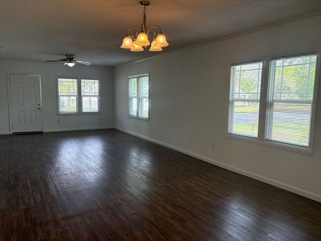 Photo - 1605 High St