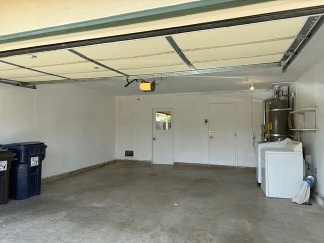 Photo - 583 Bridge St