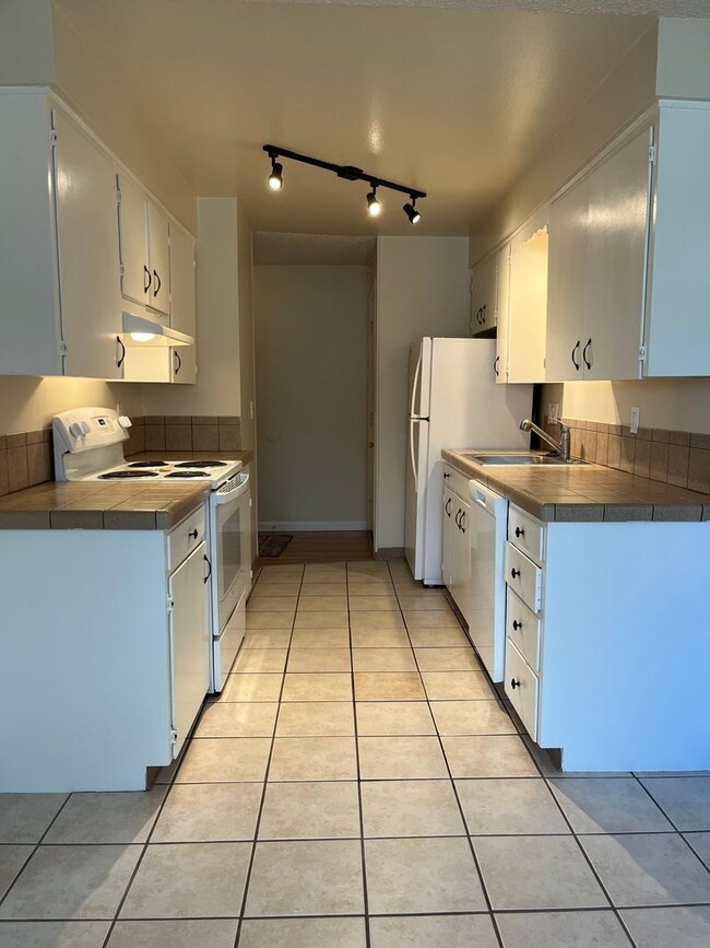 Photo - 2 Bed • 1 Bath Downstairs Unit Unit 3432-69