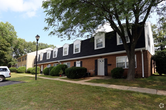 Chadwick Manor - Chadwick Manor Townhomes