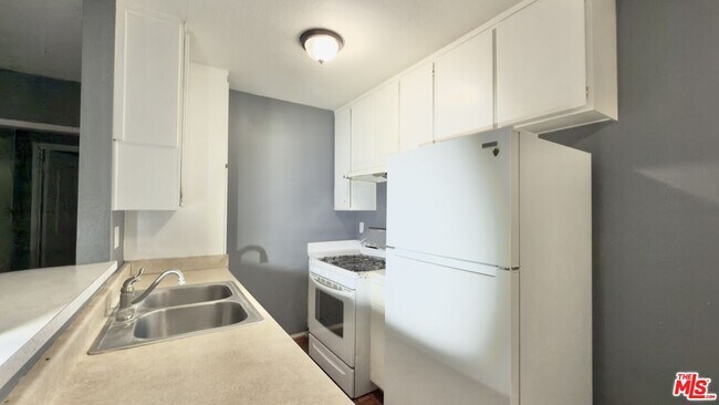 Photo - 837 S Ardmore Ave Unidad 2