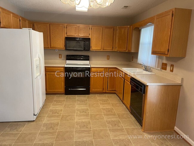 Photo - Beautiful 3b2b, ready to move in!