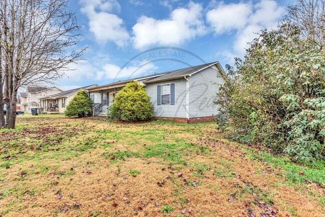 Photo - Two Bedroom Ranch in Columbia - 1/2 Off First Months Rent!