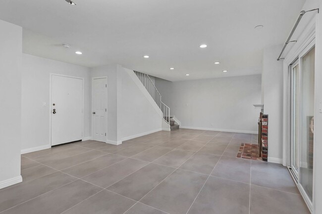 Photo - 6145 Whitsett Ave