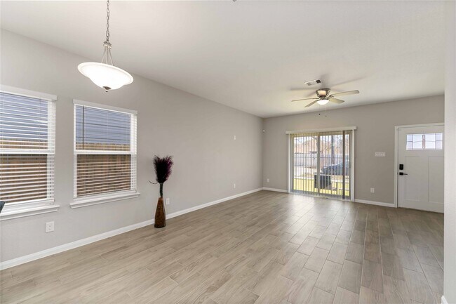 Photo - 9711 Beckley St