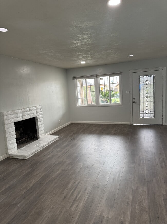 Photo - 502 E Newfield St