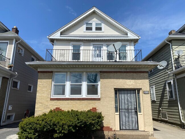 Photo - 509 Hinman Ave