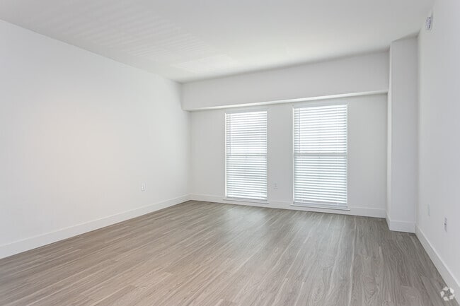 1BR, 1.5BA - 680SF