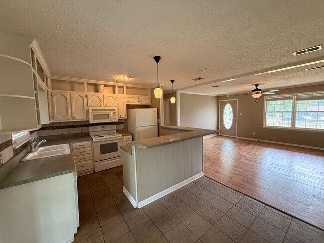 Photo - Guntersville, AL Home for Rent!