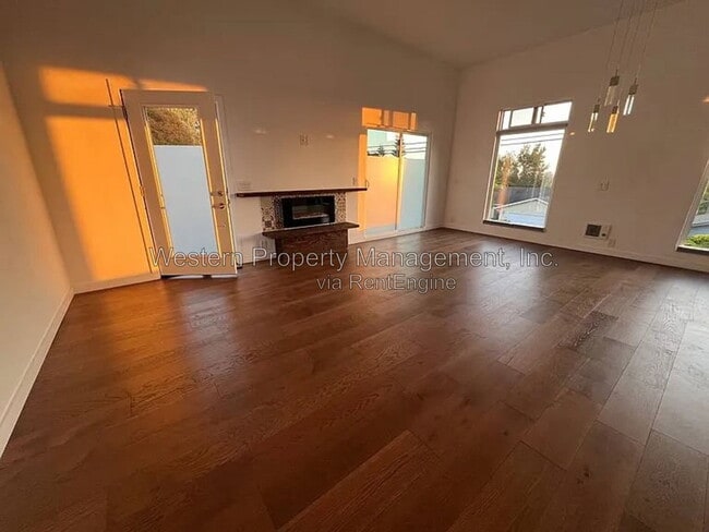 Photo - 721B Clubhouse Dr