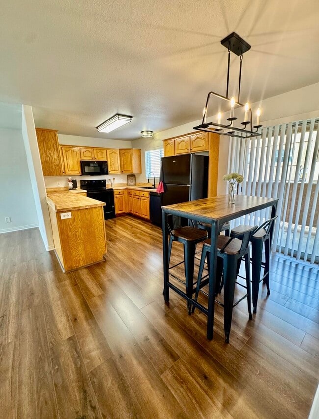 Building Photo - 1122 E 300 S