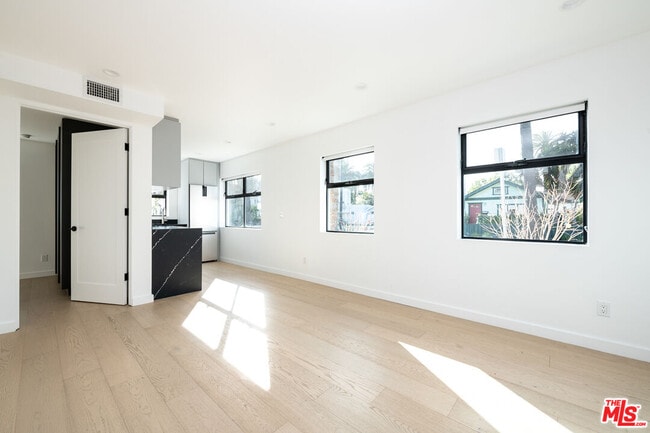 Photo - 1325 Cabrillo Ave Unidad 2