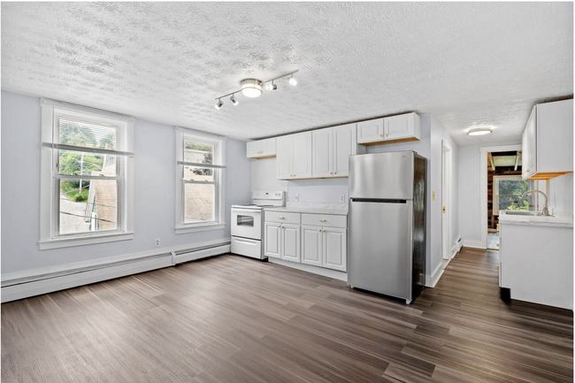 Kitchen/Dining Room - 10 Clifford St Apartments