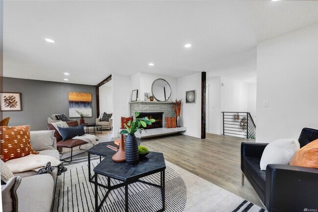 Photo - Beautiful 5 Bed 3 Bath Split-level New Rem...