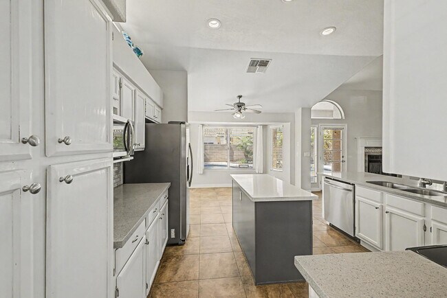 Photo - 1300 N Sycamore Ct